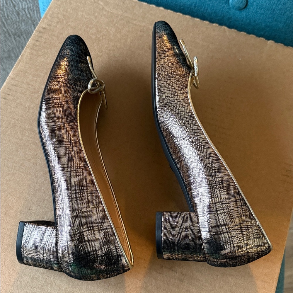 Stuart Weitzman Metallic Bronze Shoes with a Bow - Picture 4 of 16